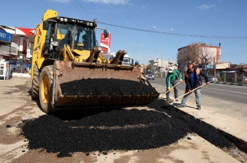 ASFALT YAMA EKİBİ SAHADA Galeri