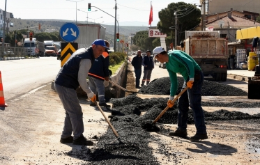 ASFALT YAMA EKİBİ SAHADA Galeri