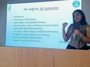 Aliağa Belediyesi’nden Ailelere Ergenlik İletişimi Semineri Galeri
