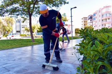 Aliağa Belediyesi’nden Bayram Temizliği Galeri