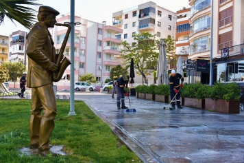 Aliağa Belediyesi’nden Bayram Temizliği Galeri