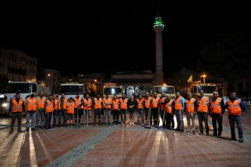 Aliağa Belediyesi’nden Bayram Temizliği Galeri