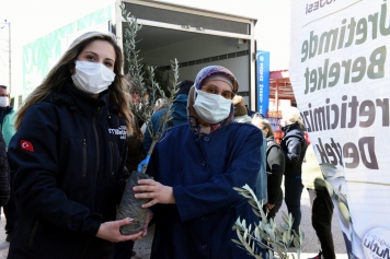 Aliağa Belediyesi’nin Üreticiye Destek Projesi Sürüyor Galeri