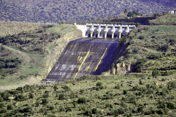 Güzelhisar Barajı’nda Su Seviyesi Yarıya İndi Galeri