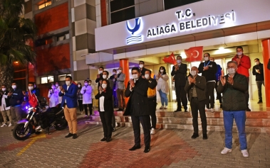 Aliağalılar Tüm Türkiye İle Aynı Anda İstiklal Marşını Okudu Galeri