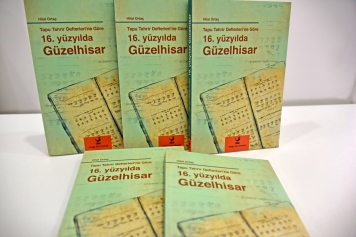 Aliağalılar Vakitlerini Kitap Okuyarak Geçiriyor Galeri