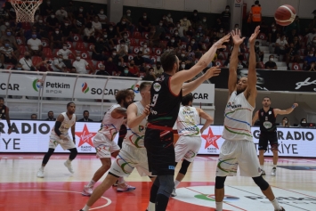 Aliağa Petkim Spor 59 – 92 Pınar Karşıyaka Galeri