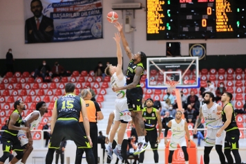 Aliağa Petkim Spor 70 – 89 Yukatel Merkezefendi Basket Galeri