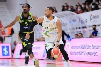 Aliağa Petkim Spor 70 – 89 Yukatel Merkezefendi Basket Galeri