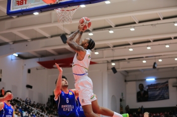 Aliağa Petkim Spor 82 – 92 Anadolu Efes    Galeri