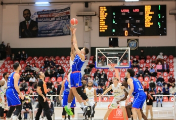 Aliağa Petkim Spor 82 – 92 Anadolu Efes    Galeri