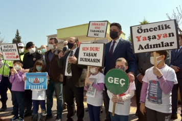 Aliağa’da “Yaya Önceliği Kırmızı Çizgimizdir” Etkinliği Galeri