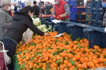 Aliağa Yeni Mahalle Kapalı Pazar Yeri’nde Yılın İlk Pazarı Kuruldu Galeri