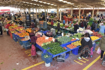 Aliağa Yeni Mahalle Kapalı Pazar Yeri’nde Yılın İlk Pazarı Kuruldu Galeri