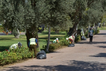 Parklar Ve Okul Bahçelerinin Bakımı Tamam Galeri