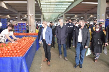 Aliağa’da Pazar Yerleri’nde Koronavirüse Geçit Yok Galeri