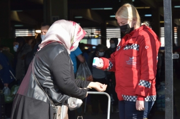 Aliağa’da Pazar Yerleri’nde Koronavirüse Geçit Yok Galeri