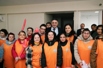 Aliağa’da Kalpleri Birleştiren Kutlama Galeri