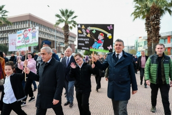 Aliağa’da Kalpleri Birleştiren Kutlama Galeri