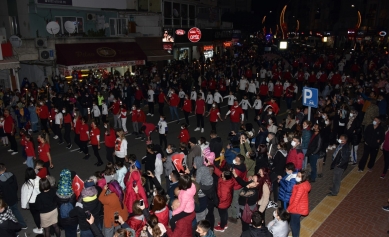 Aliağa’da Coşkulu Cumhuriyet Kutlaması Galeri