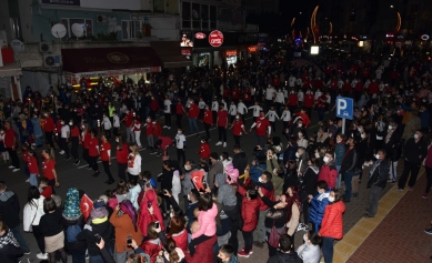 Aliağa’da Coşkulu Cumhuriyet Kutlaması Galeri