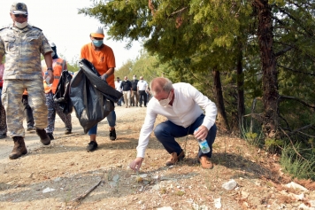 Aliağa’da Orman Temizliği Devam Ediyor Galeri