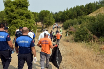 Aliağa’da Orman Temizliği Devam Ediyor Galeri