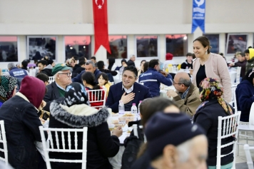 Aliağalılar İlk İftarda Bir Araya Geldi Galeri