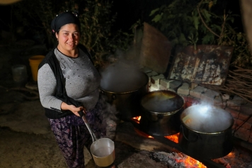 Aliağa’nın Doğal Çıtak Nar Ekşisi’nin Sofralara Uzanan Öyküsü Galeri
