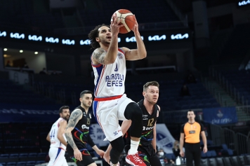 Anadolu Efes  87 - 80  Aliağa Petkimspor Galeri