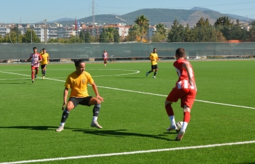 Aliağaspor FK, Hazırlık Maçında Farklı Kazandı Galeri