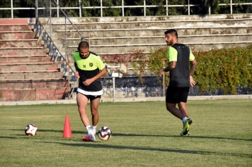 Başkan Serkan Acar’dan Aliağaspor FK Antrenmanına Sürpriz Ziyaret Galeri