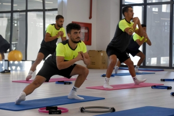 Aliağaspor FK Salonda Pilates Çalıştı Galeri