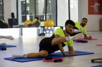 Aliağaspor FK Salonda Pilates Çalıştı Galeri