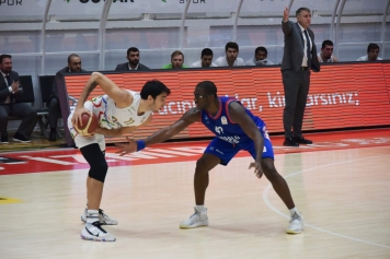 Aliağa Petkimspor : 71 – Anadolu Efes: 75 Galeri