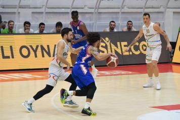 Aliağa Petkimspor : 71 – Anadolu Efes: 75 Galeri