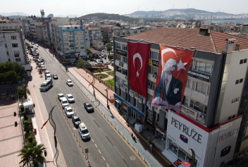 Aliağa, Büyük Zafer İçin Bayraklarla Donatıldı Galeri