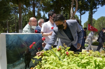 Şehitliğe ve Şehit Ailelerine Bayram Ziyareti Galeri