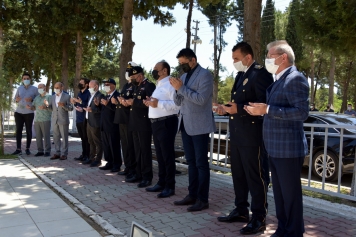 Şehitliğe ve Şehit Ailelerine Bayram Ziyareti Galeri