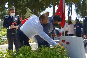 Şehitliğe ve Şehit Ailelerine Bayram Ziyareti Galeri