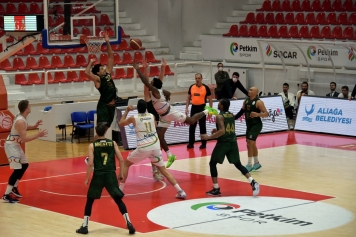 Nefes Kesen Karşılaşmanın Galibi Aliağa Petkimspor Galeri